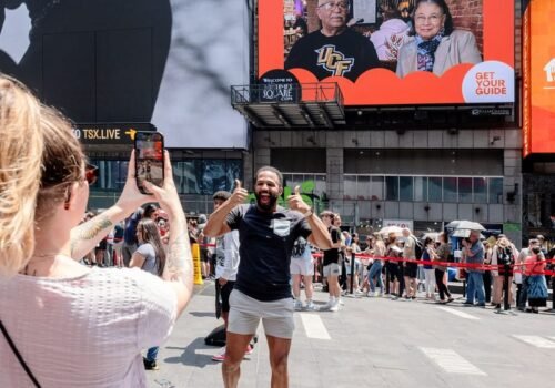 Veja Sua Imagem em um Painel Publicitário na Times Square por 24 Horas