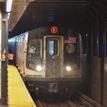 Homem de 26 anos é preso após atacar outro no metrô de Brooklyn