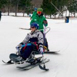 Viagem Acessível no Inverno das Catskills: Esqui Adaptativo e Relaxamento