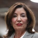 Um Ano Sem Clemência: Hochul Deixa Presos em Suspenso em Nova York